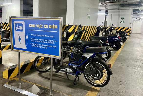 Nhiều chung cư đã có khu vực để xe điện riêng.