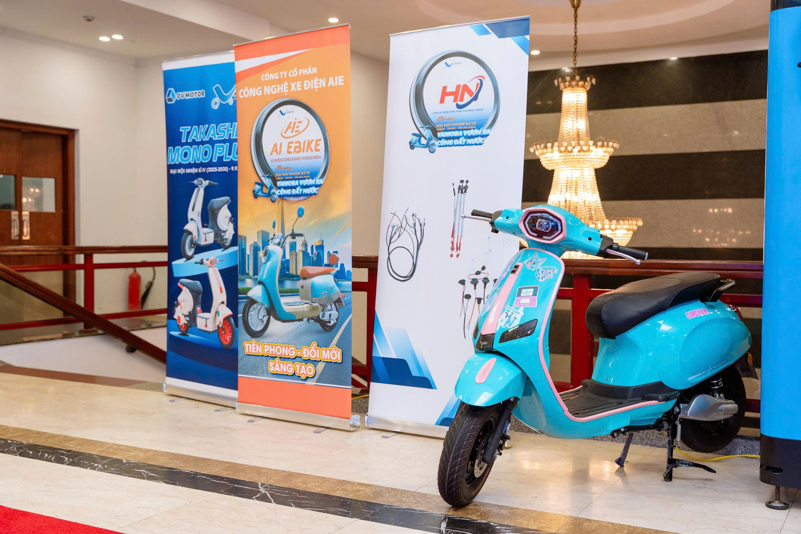 Hình ảnh khách hàng tại cửa hàng