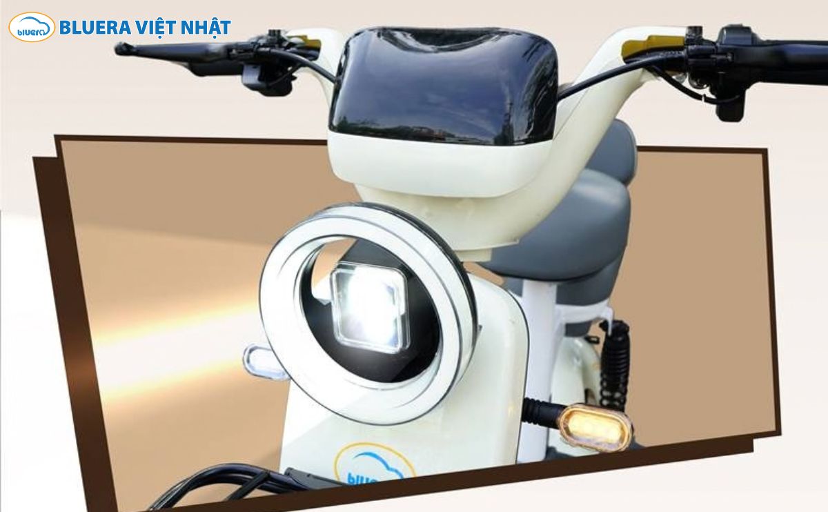 Mua xe đạp điện cho người già trang bị Đèn LED kết hợp Bi Xenon cho luồng sáng rộng