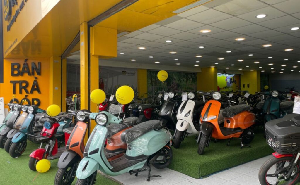 cửa hàng thế giới chạy xe điện